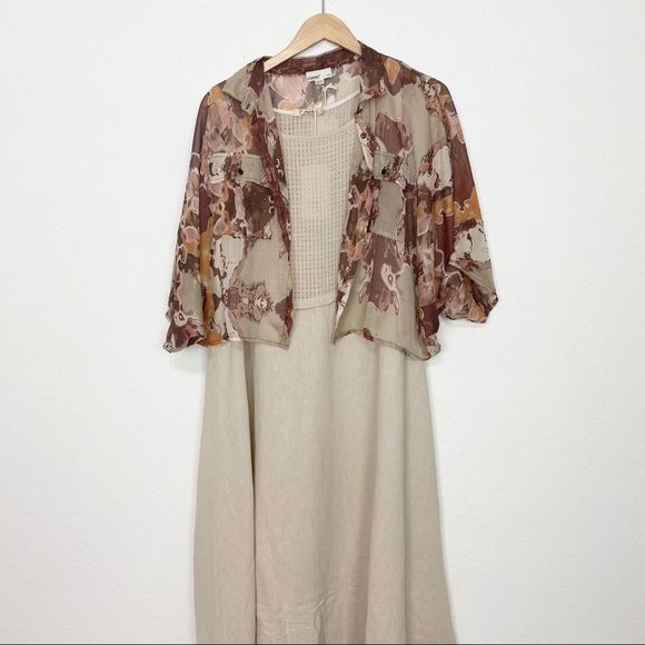 ✨Covet✨Watercolor effect Button Down Top🌹 - Picture 6 of 9